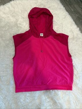Avia Sleeveless Hooded Top in Hot Pink and Magenta
